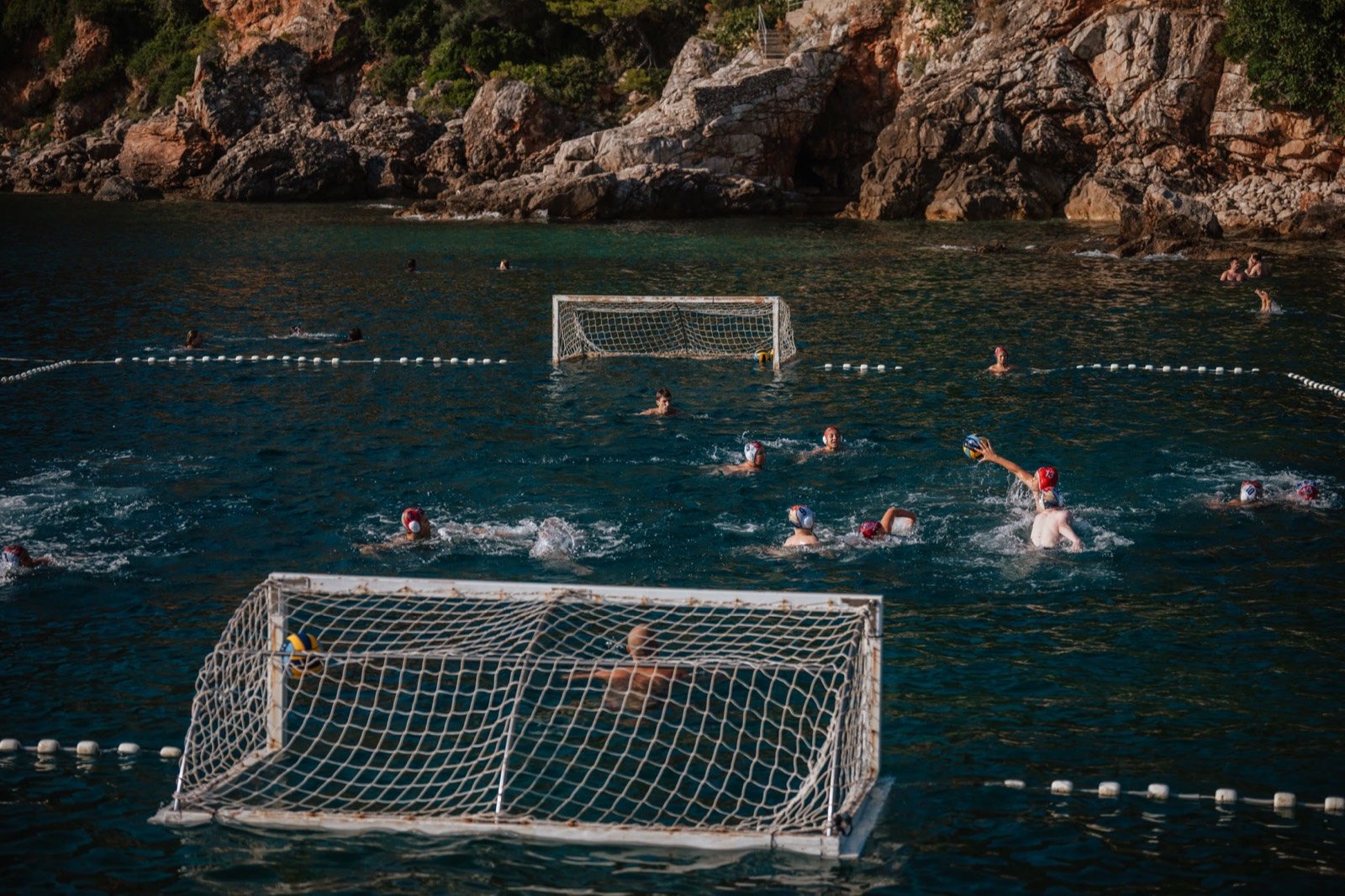 Tezoro Camp sea game beneath the cliffs at Bellevue Beach